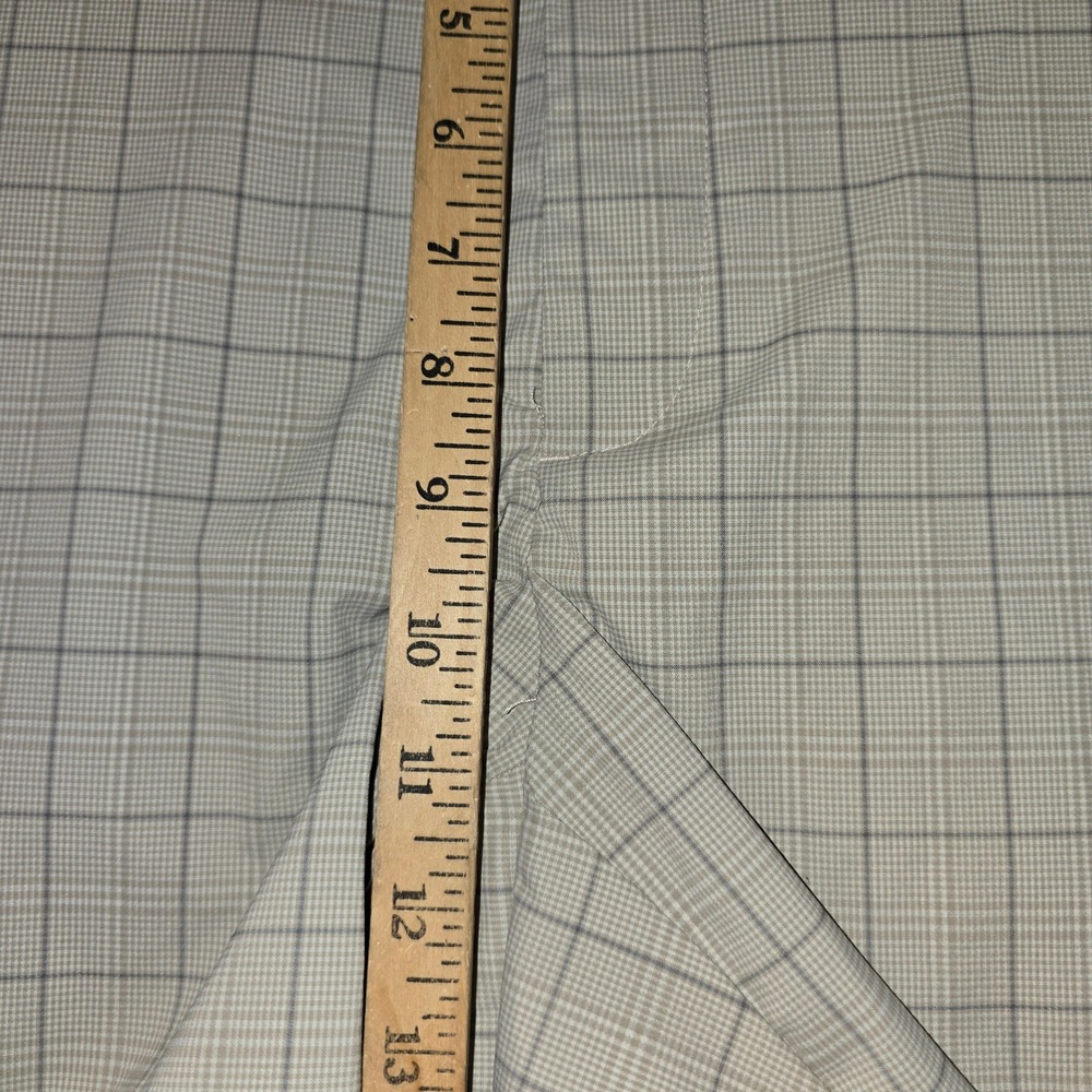 Greg Norman Golf Shorts 34 Mens Beige Plaid Flat Front Performance Stretch - Picture 4 of 7